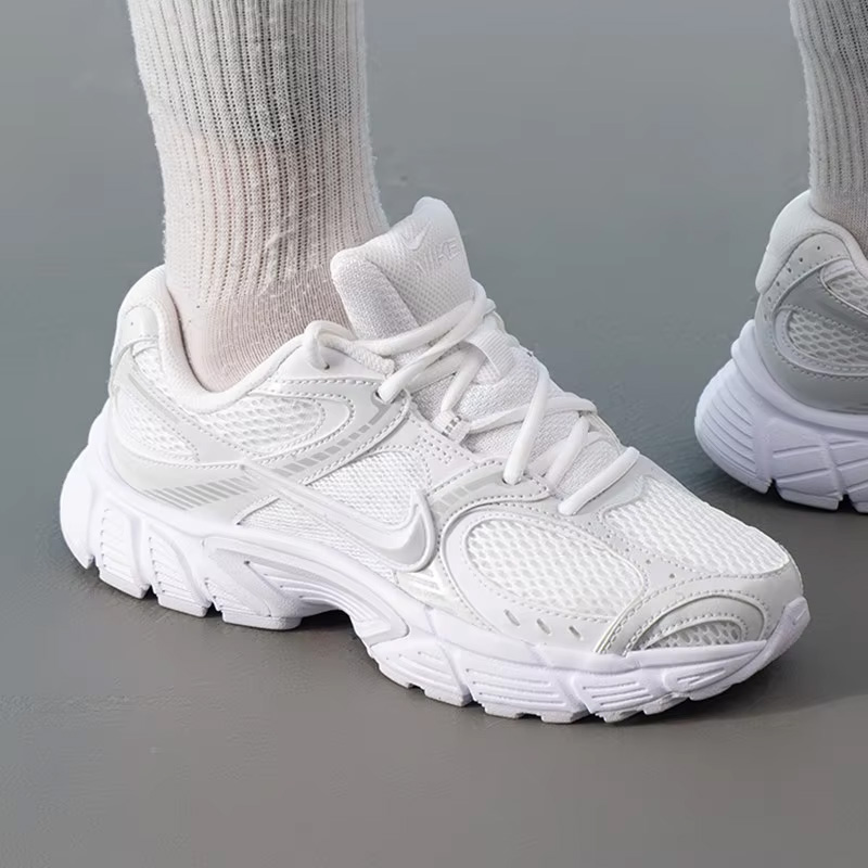 Nike W NIKE V5 RNR HQ7901-101  - Women Shoes Running Nike recensione e prezzo